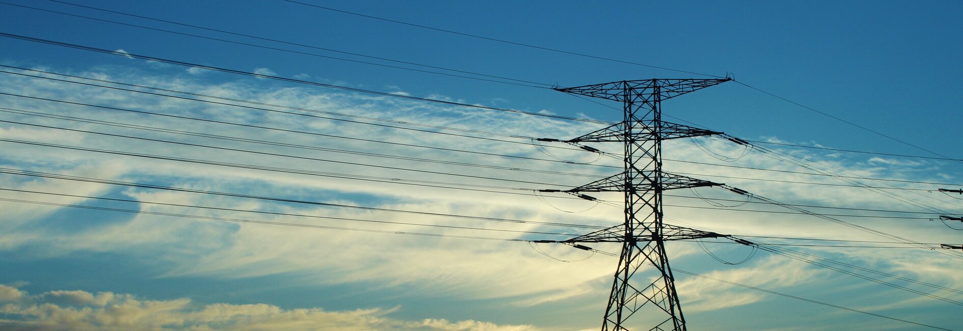 Dwie inwestycje związane z energią elektryczną w Jarząbkowicach, dwa etapy zaawansowania prac