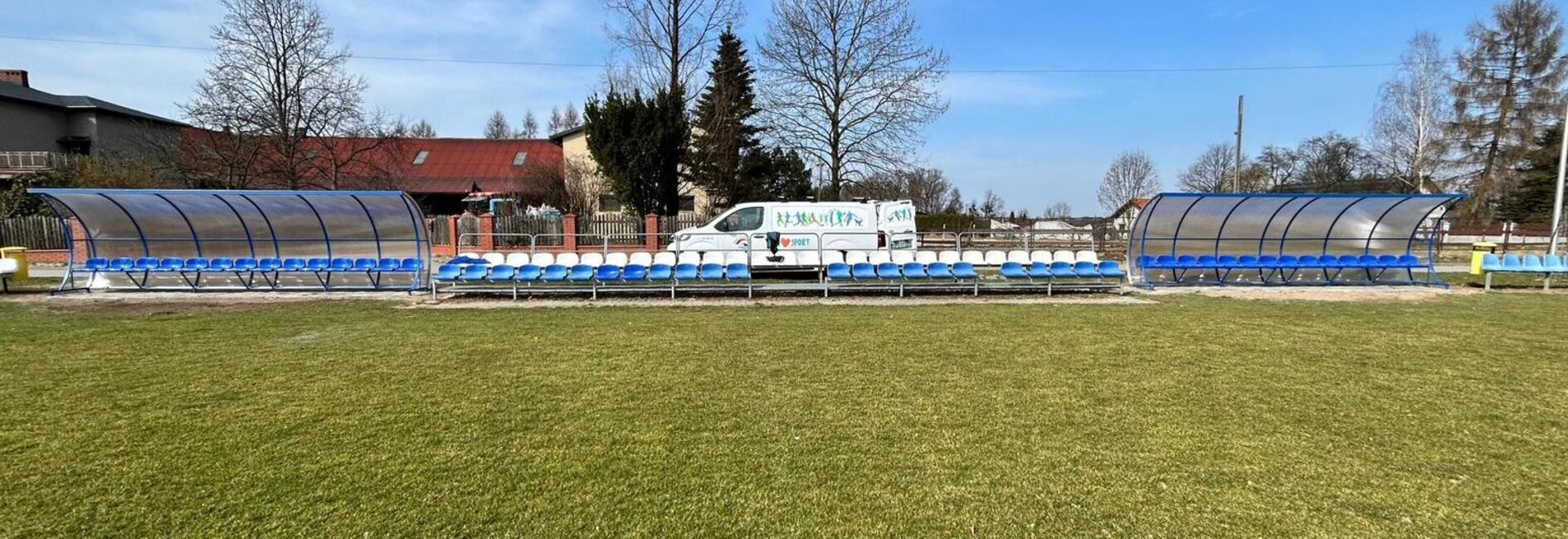 Nowe wiaty na boiskach sportowych